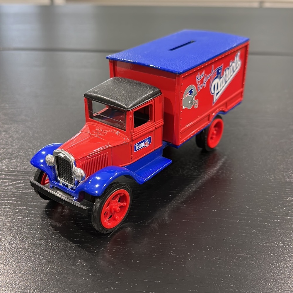 New England Patriots Vintage Goal Line Die Cast Metal Car Coin Bank - Picture 3 of 9